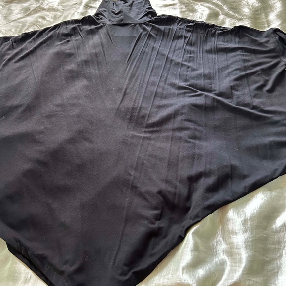 TURTLENECK, ASYMMETRICAL, BLACK, SZ 2X, LONG SLEEVES, VISCOSE SPANDEX, POINTED H - Picture 4 of 9